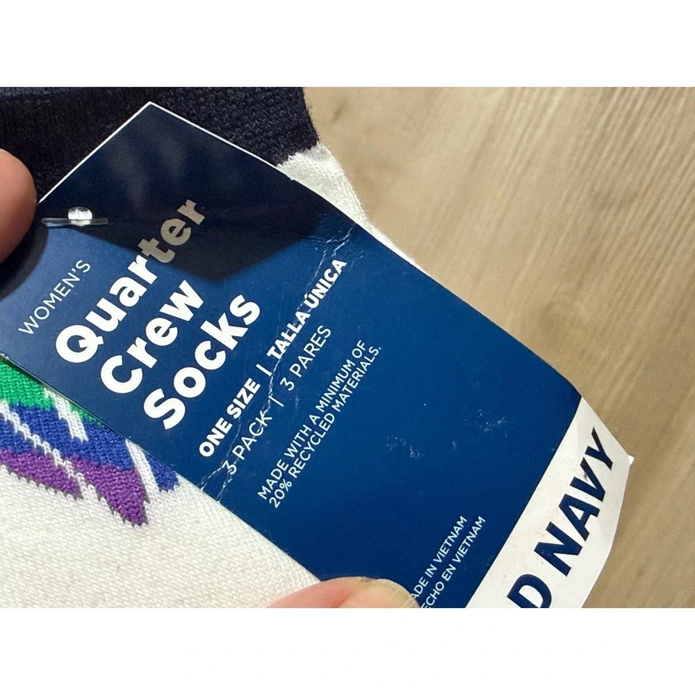 Old Navy Quarter Crew Socks 2 - 3 Packs  White Rainbow Hearts Stripes 3-Pack NEW